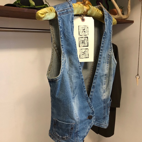 Small denim vest - Picture 5 of 8